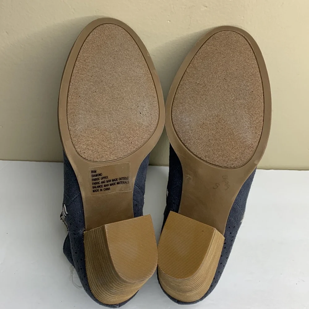 MASSINI Bootie Blue Perforated Faux Suede “DIAMOND” Block Heel Almond Toe 8.5M